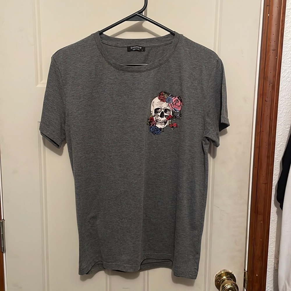 Grey skull tshirt